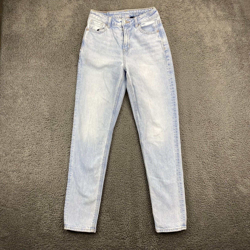 Light Wash Women’s High-Rise Straight Jeans